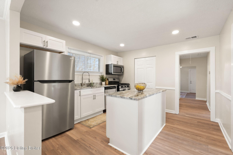 Listing Image 14