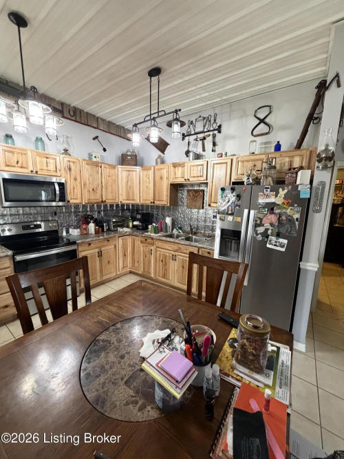 Listing Image 16