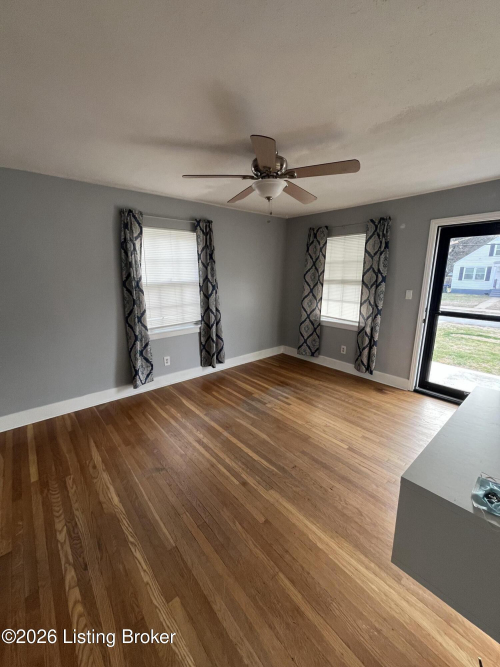 Listing Image 6