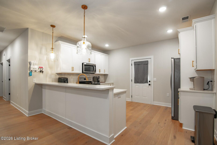Listing Image 15