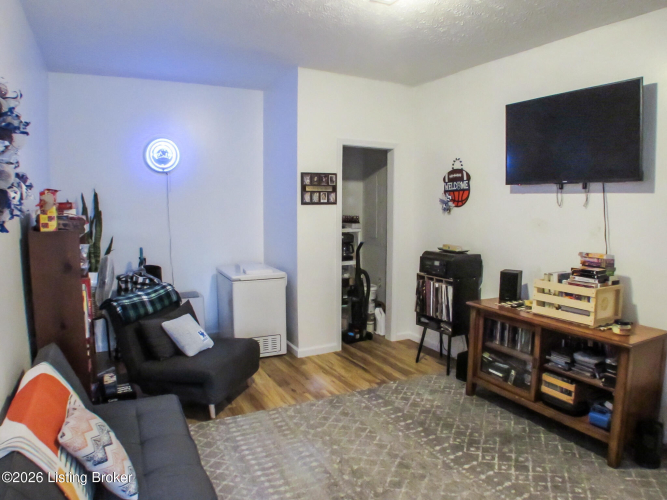 Listing Image 17