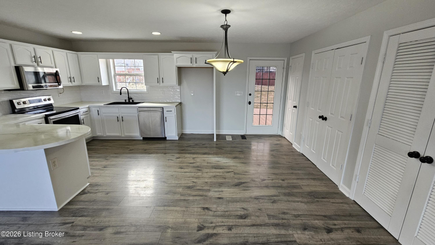 Listing Image 18