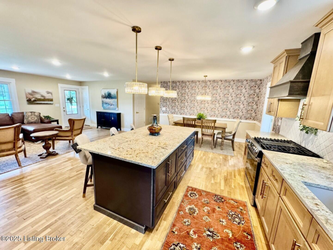 Listing Image 15