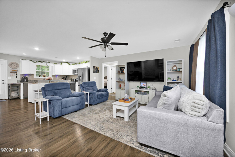 Listing Image 6