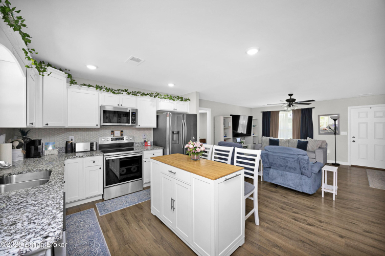 Listing Image 10