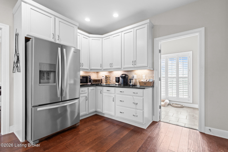 Listing Image 19