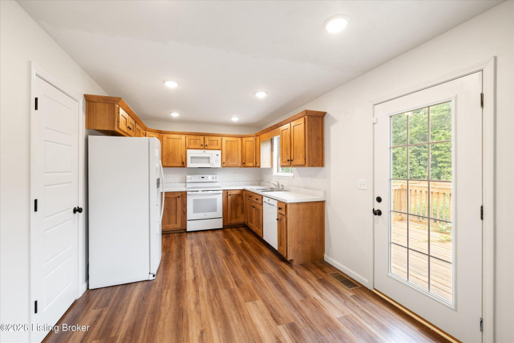 Listing Image 6