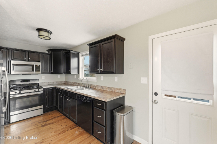 Listing Image 9
