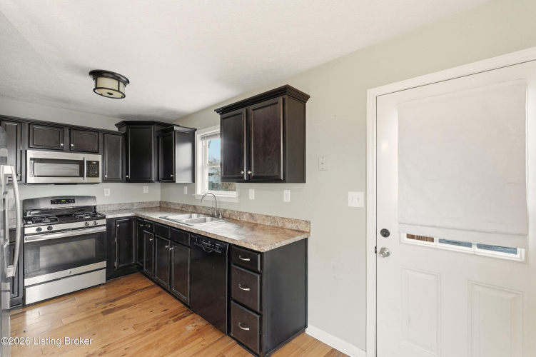 Listing Image 10