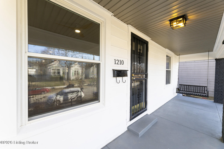 Listing Image 4