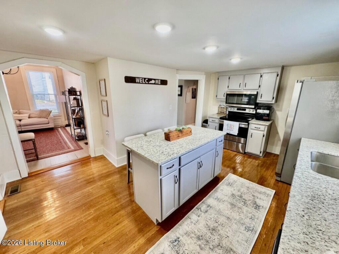 Listing Image 11