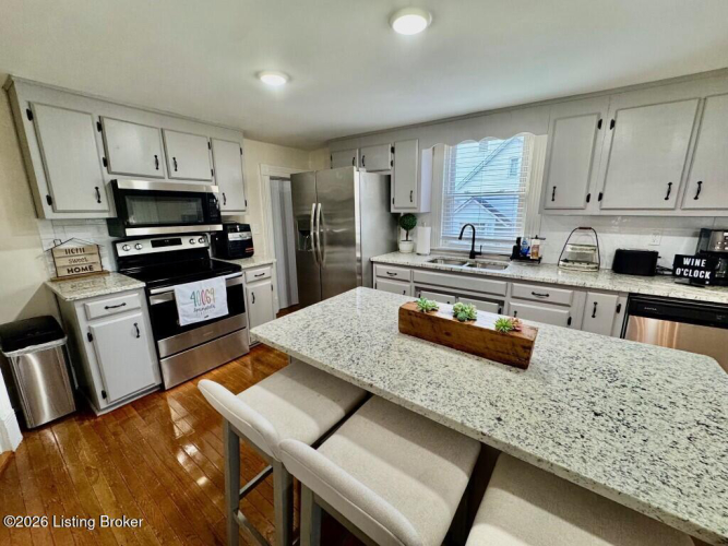 Listing Image 10
