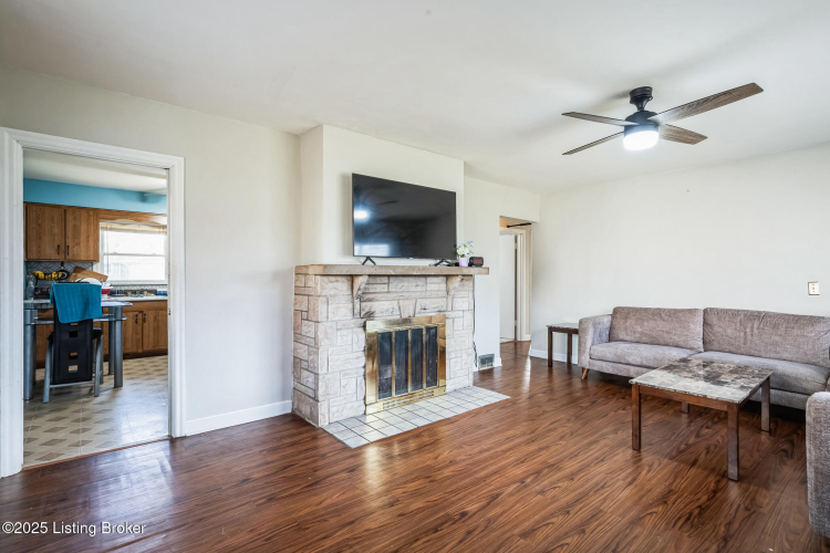 Listing Image 6
