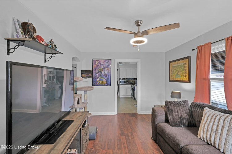 Listing Image 7