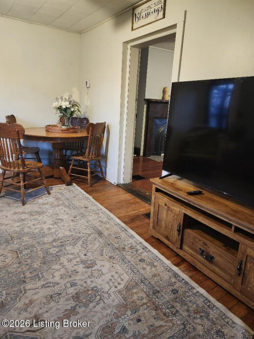 Listing Image 8