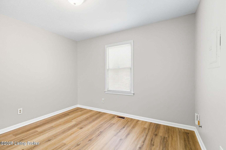 Listing Image 18