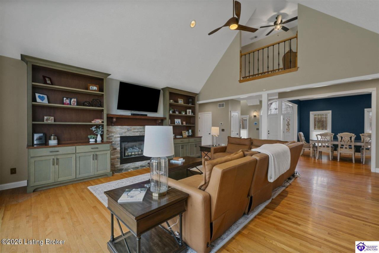Listing Image 9