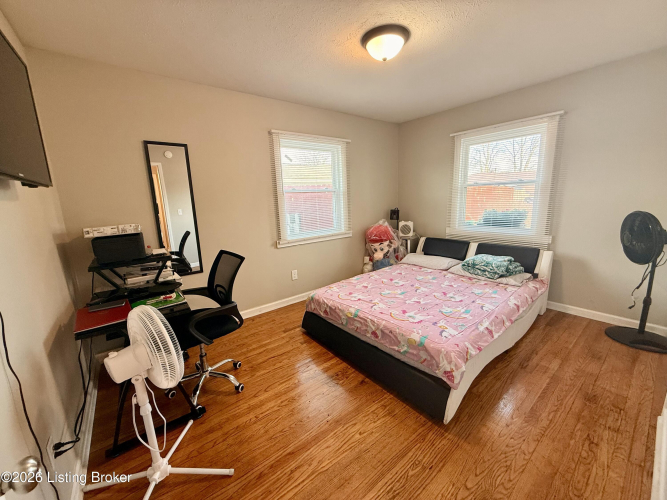 Listing Image 16