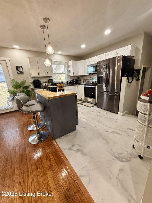 Listing Image 5
