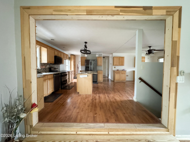 Listing Image 6