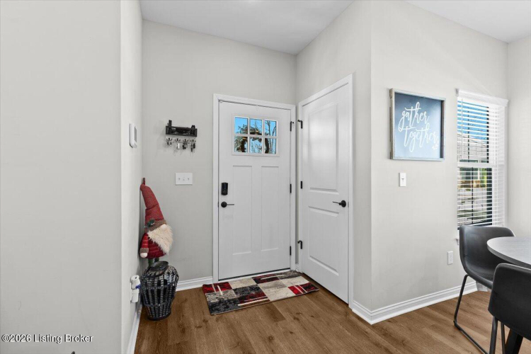 Listing Image 8