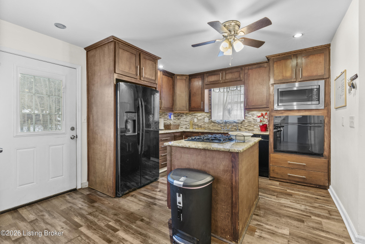 Listing Image 12