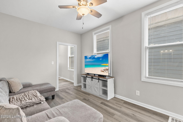 Listing Image 19