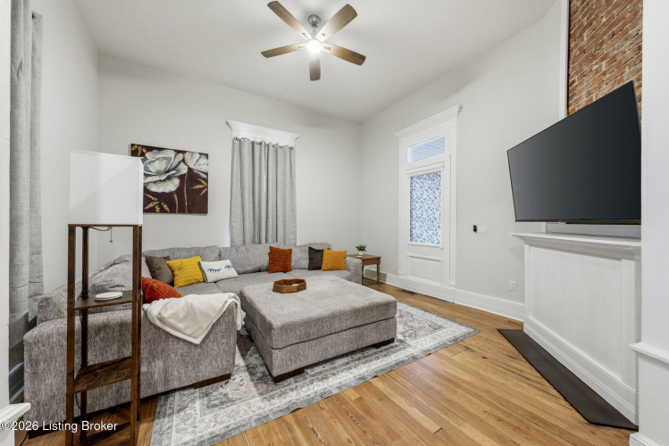 Listing Image 3