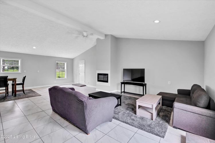 Listing Image 41