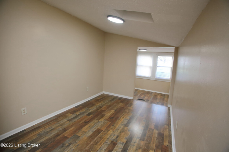 Listing Image 18