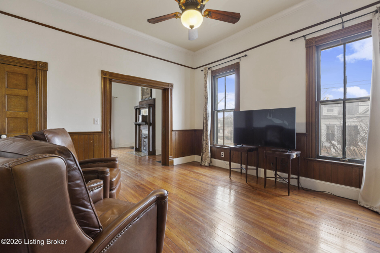 Listing Image 12