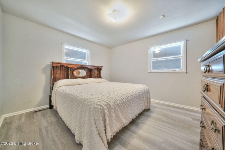 Listing Image 20