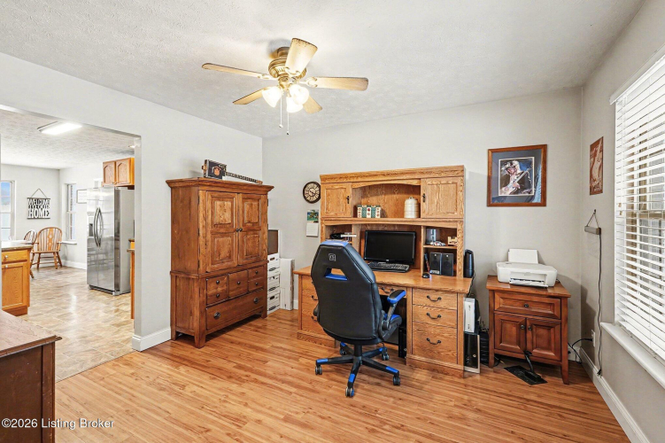 Listing Image 19