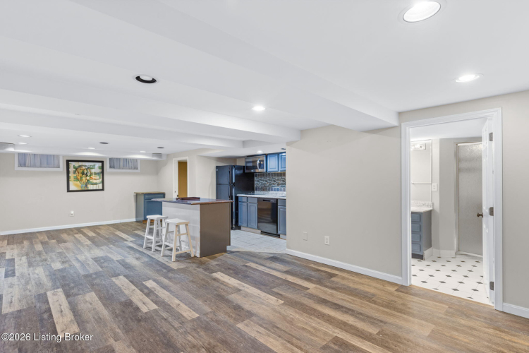 Listing Image 52