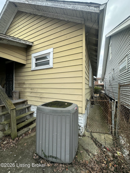 Listing Image 11
