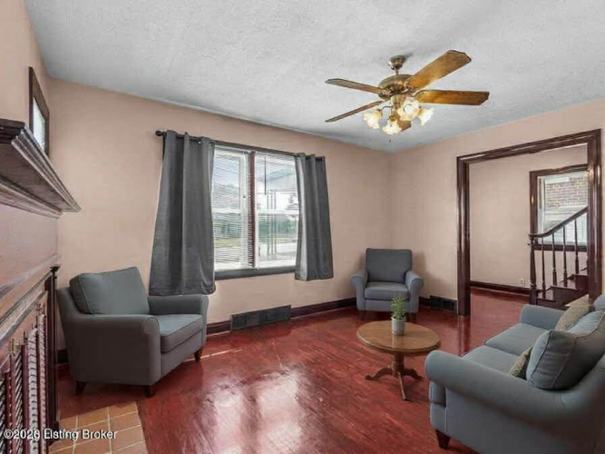 Listing Image 4