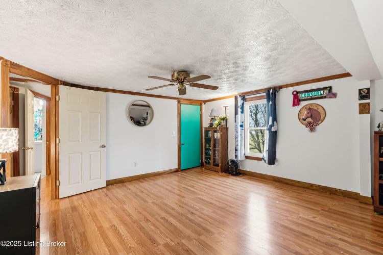 Listing Image 36