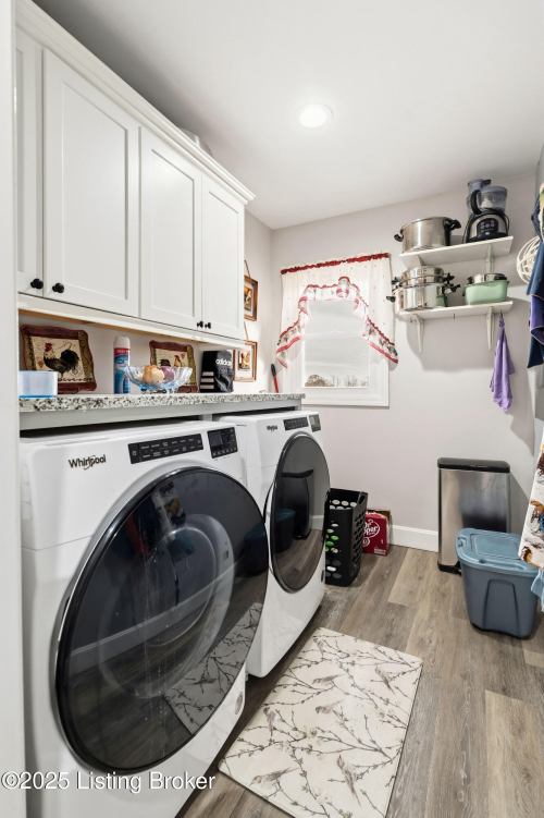 Listing Image 10