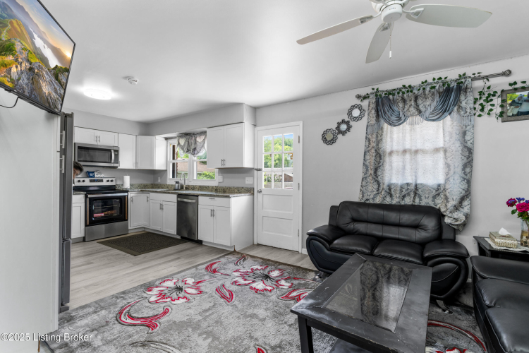 Listing Image 11