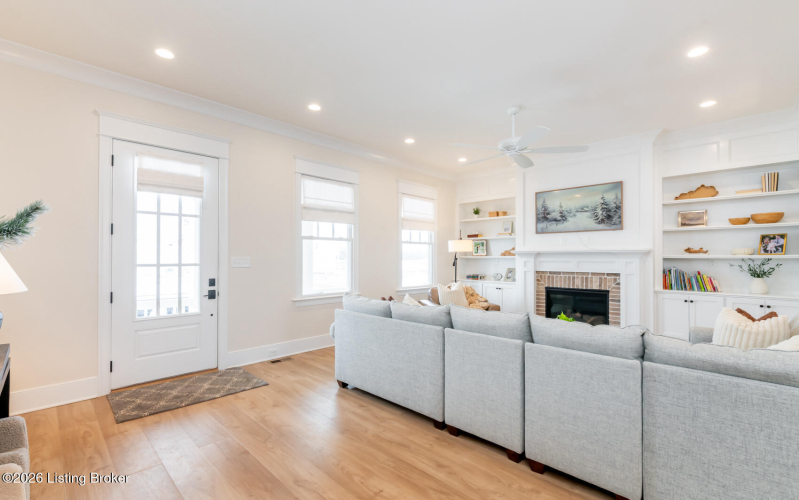 Listing Image 19