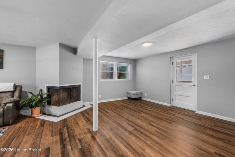 Listing Image 23