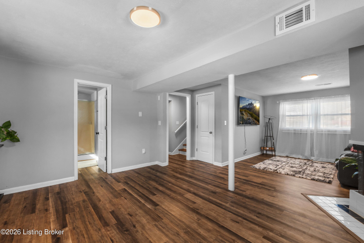 Listing Image 24