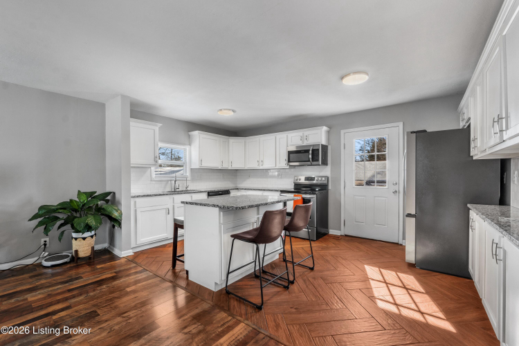 Listing Image 6