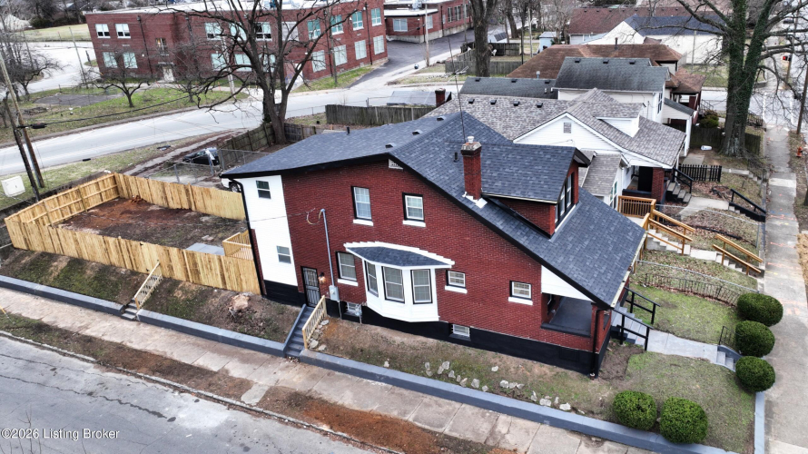 Listing Image 4