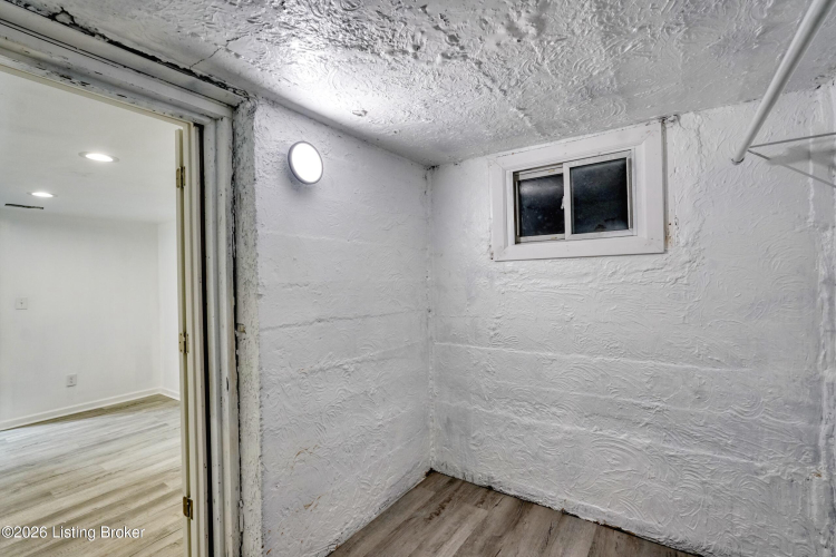 Listing Image 38
