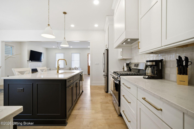 Listing Image 19