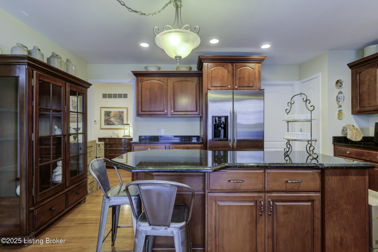 Listing Image 12
