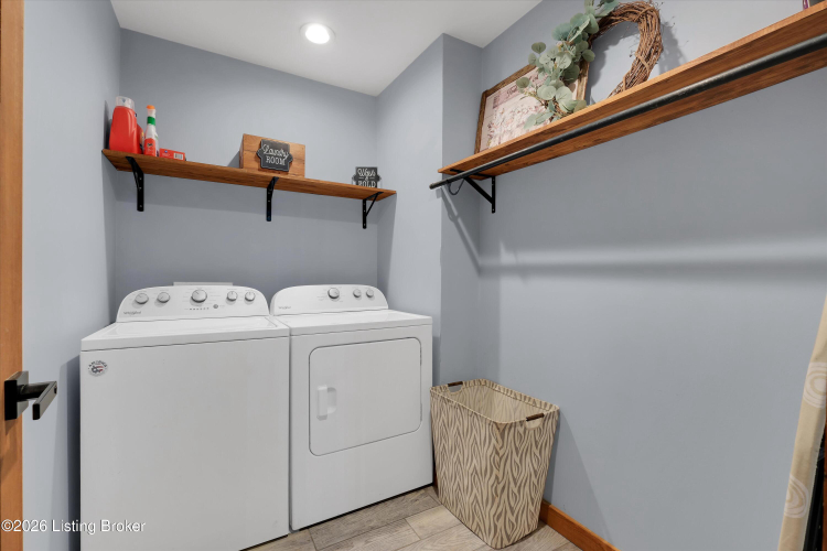 Listing Image 12
