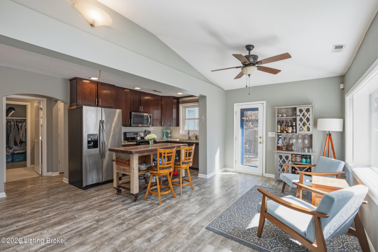 Listing Image 19