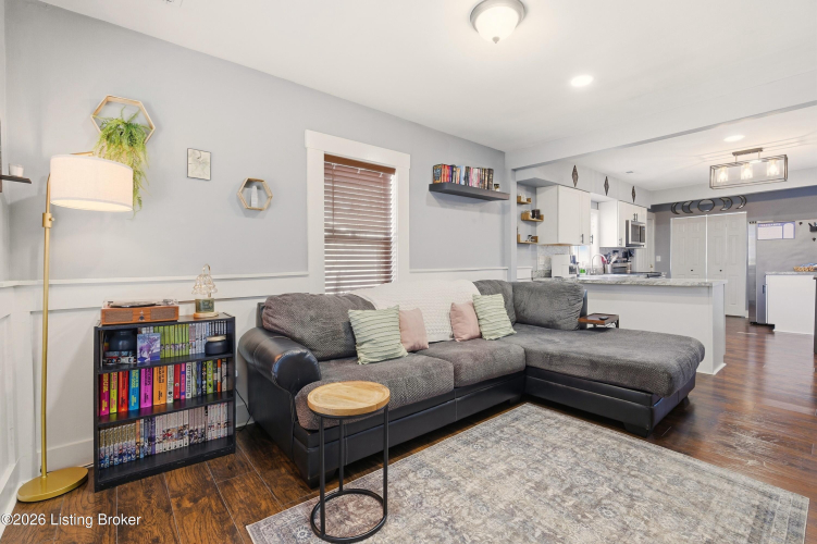 Listing Image 6